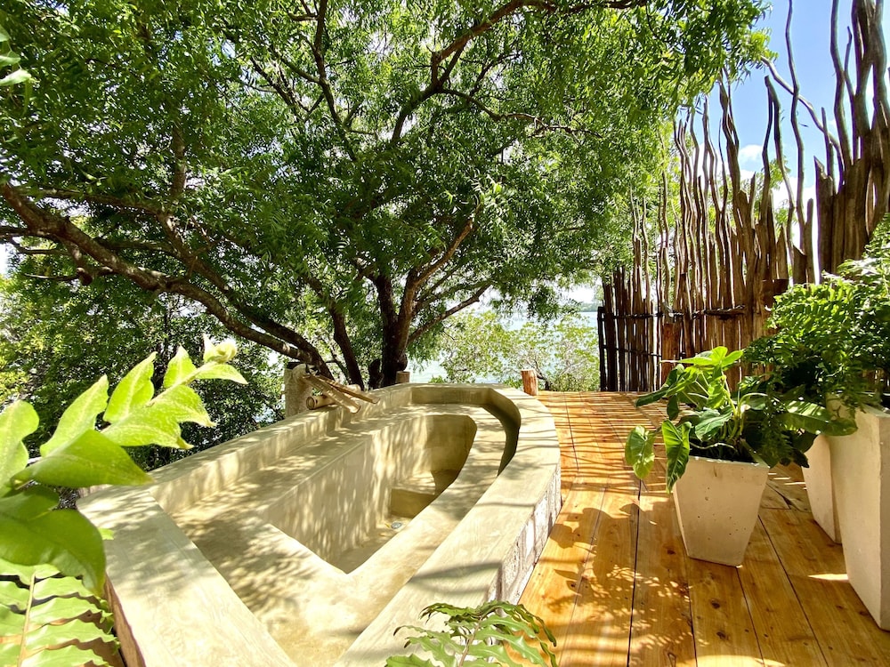 Rock and Sea Resort