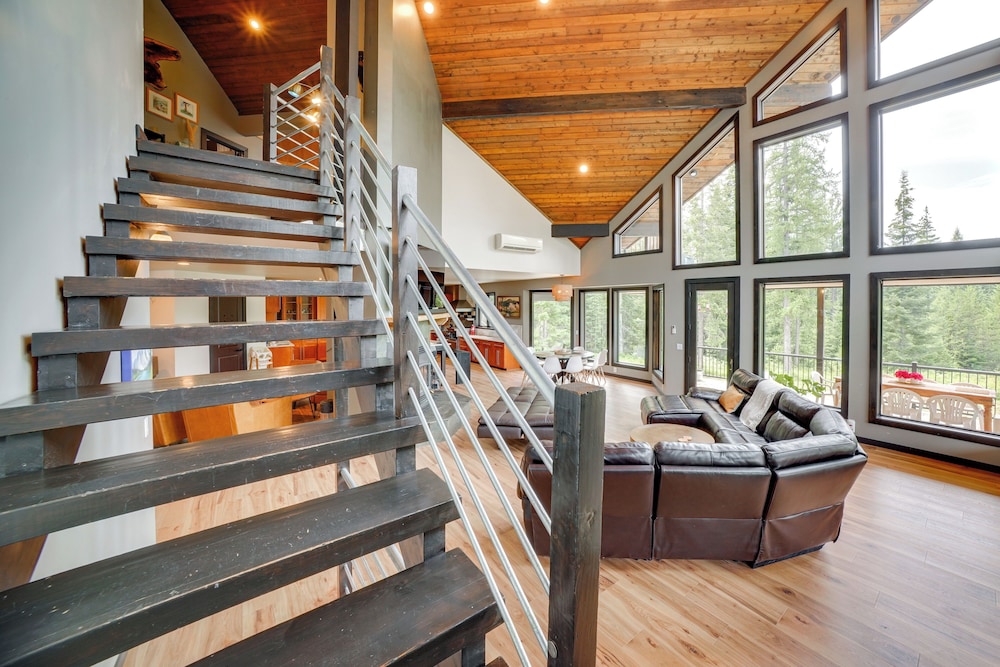 7 Mi to Boat Launch: Luxe Montana Family Home