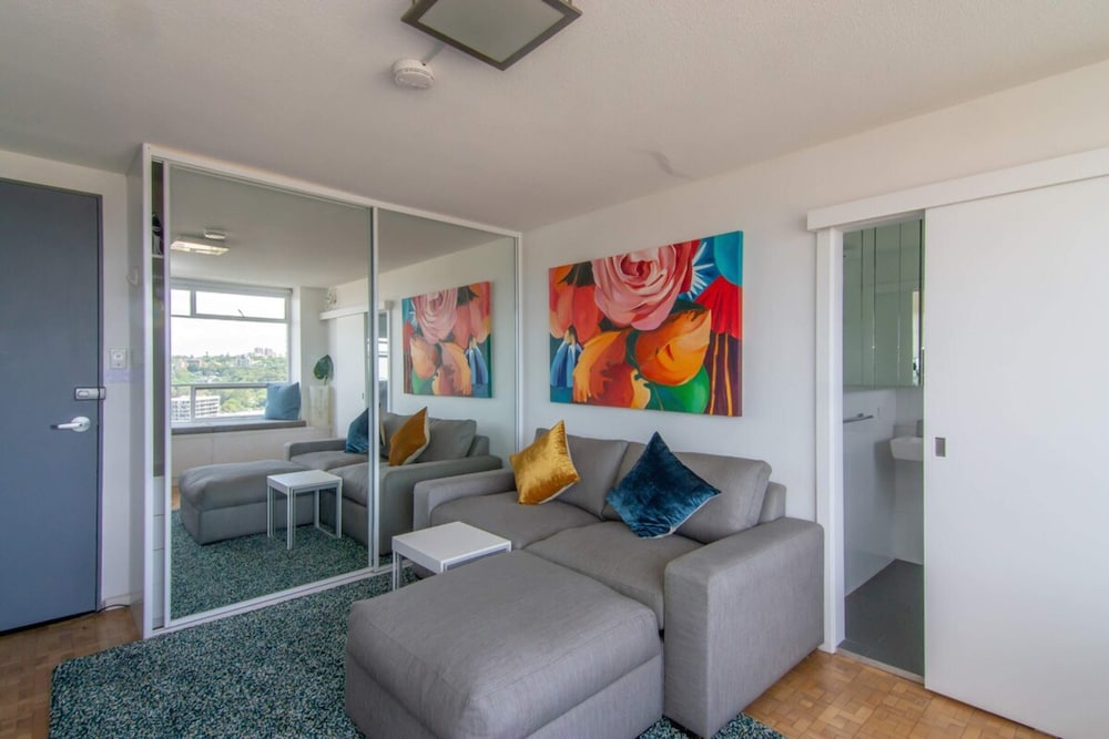 Bright 1 Bedroom Studio With Amazing City Views