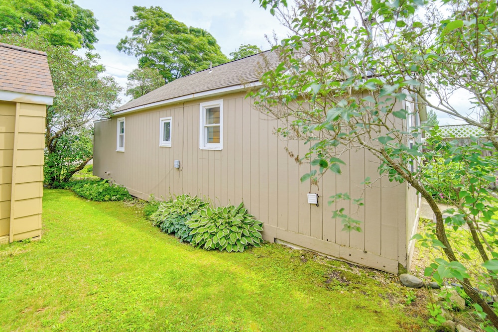 Steps to Lake Huron: Retreat w/ Yard in St Ignace