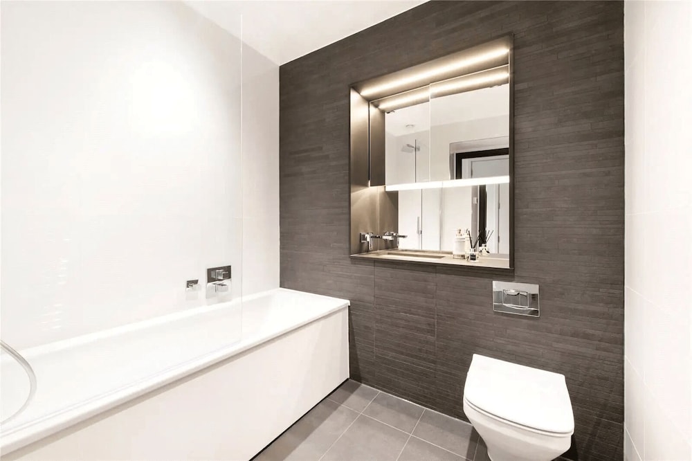 One-Bedroom Balcony Apartment City View
