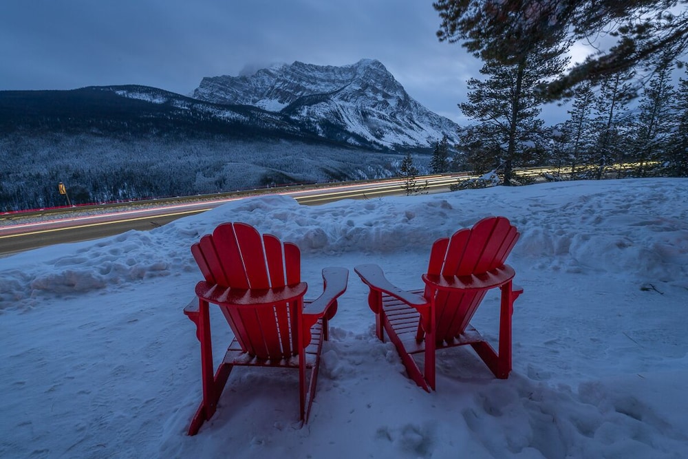 Storm Mountain Lodge Cabins & Dining