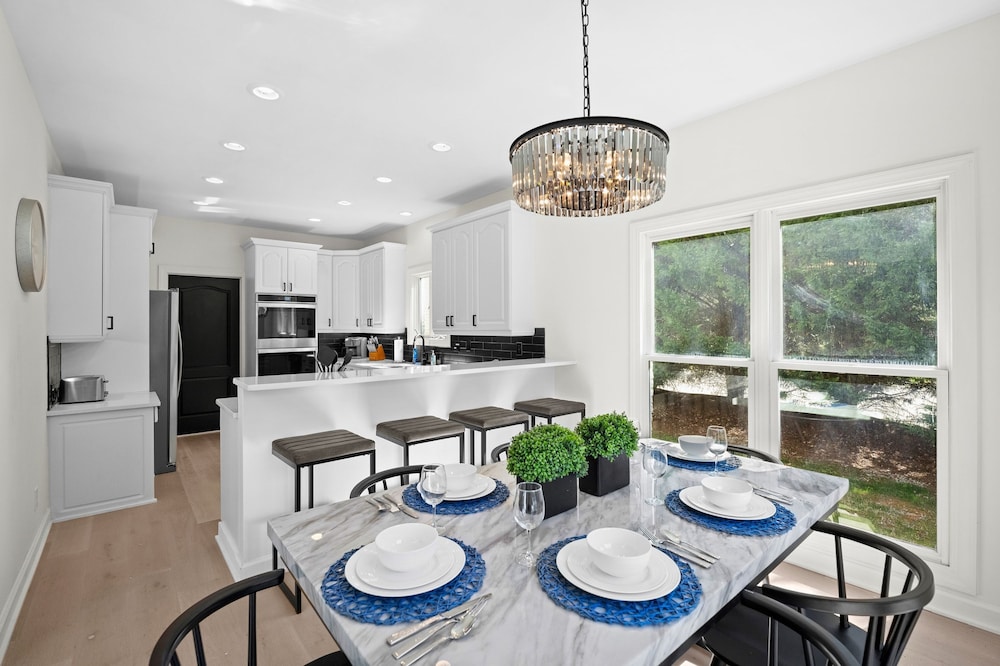 Knotty Pines by Avantstay Lake Views Renovated