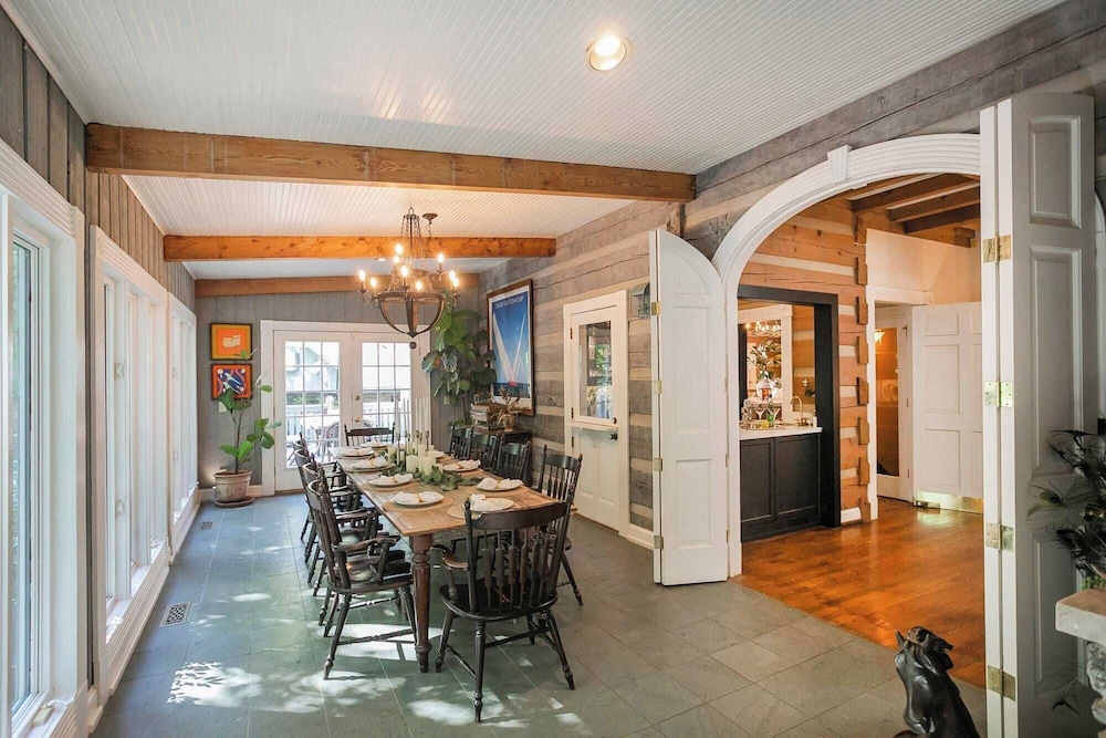 35 Acre Villa w/ Pool, Spa, Wine Cellar & Gym + Near Golf Club La Pearla Ranch by Avantstay