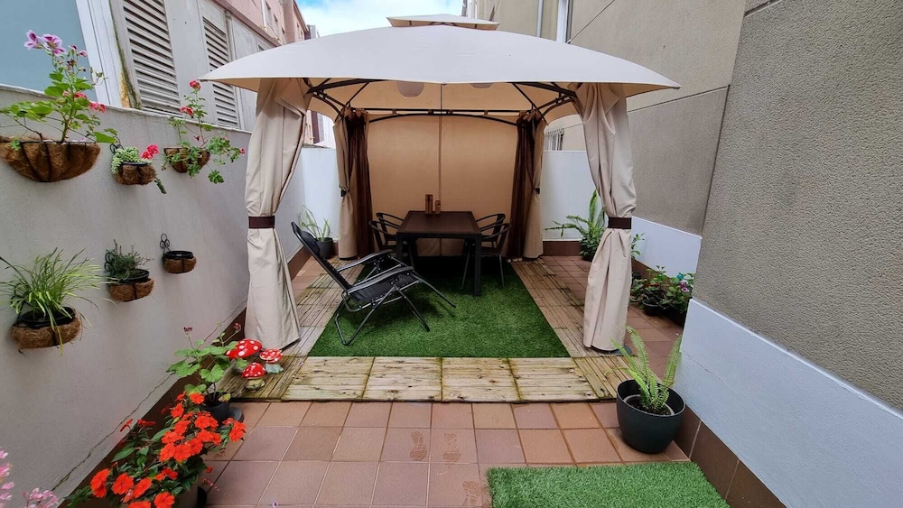 Apartment-sleeps6-parking-terrace