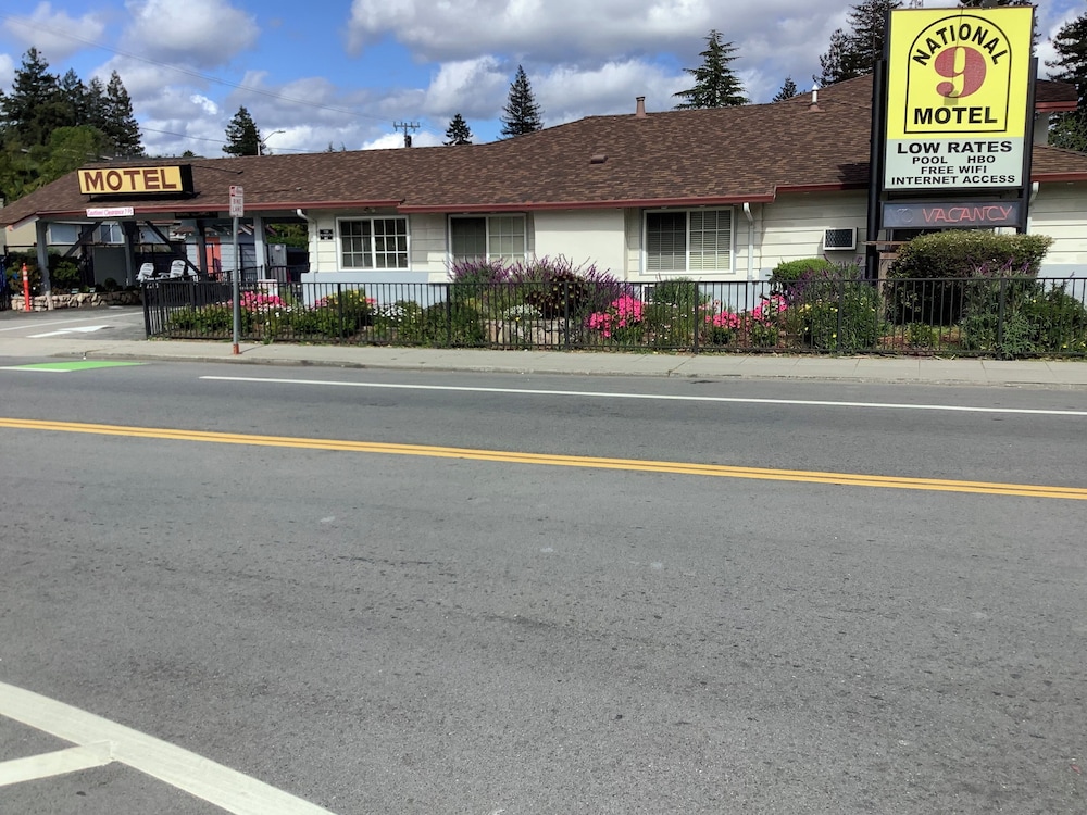 Hotel National 9 Santa Cruz - Image 1