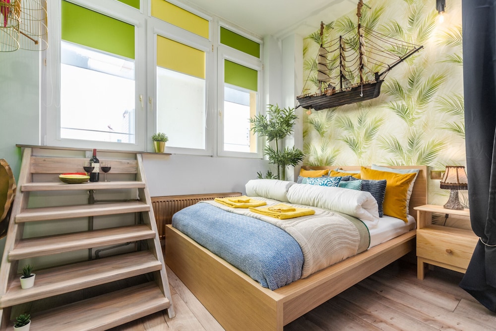 Studio Wspólna Warsaw by Renters view 2