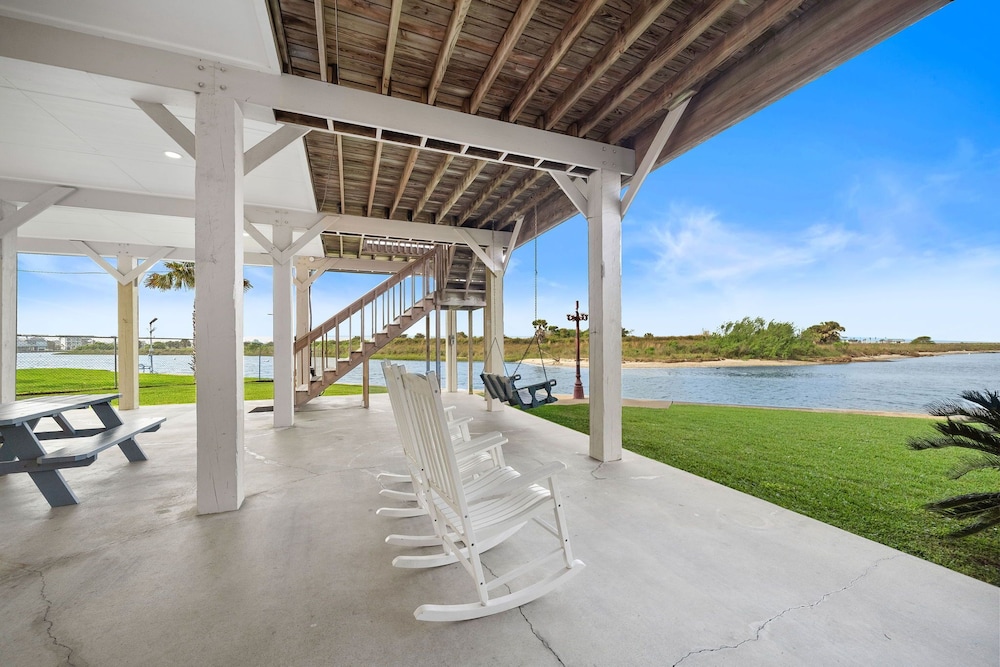 Bay Vista by Ryson Vacation Rentals