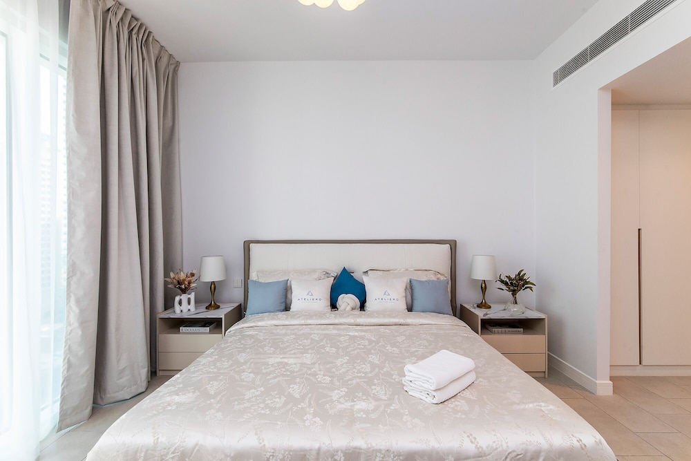 Luxury 2BR at La Vie with sea view