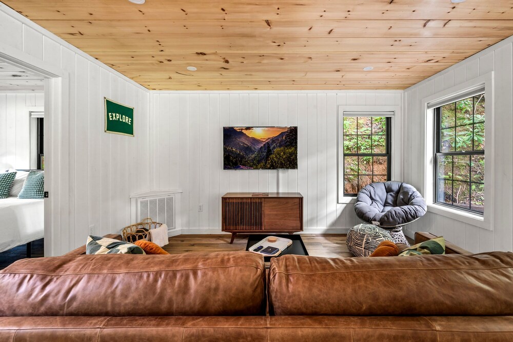 2bdrm Cabin 4 Gburg Pet Friendly Firepit Games