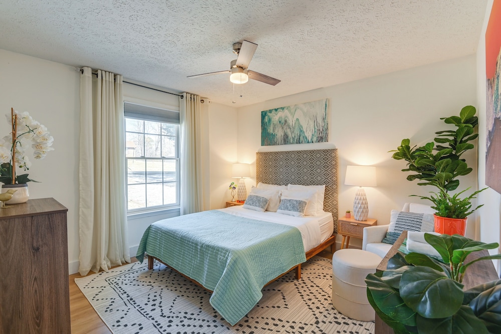 Family Home w/ Furnished Deck in Fairview!