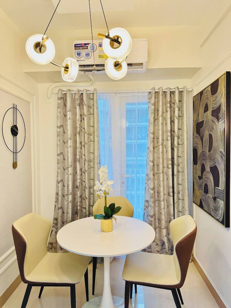 Stylish Condo Room in Iloilo City With Shared Pool