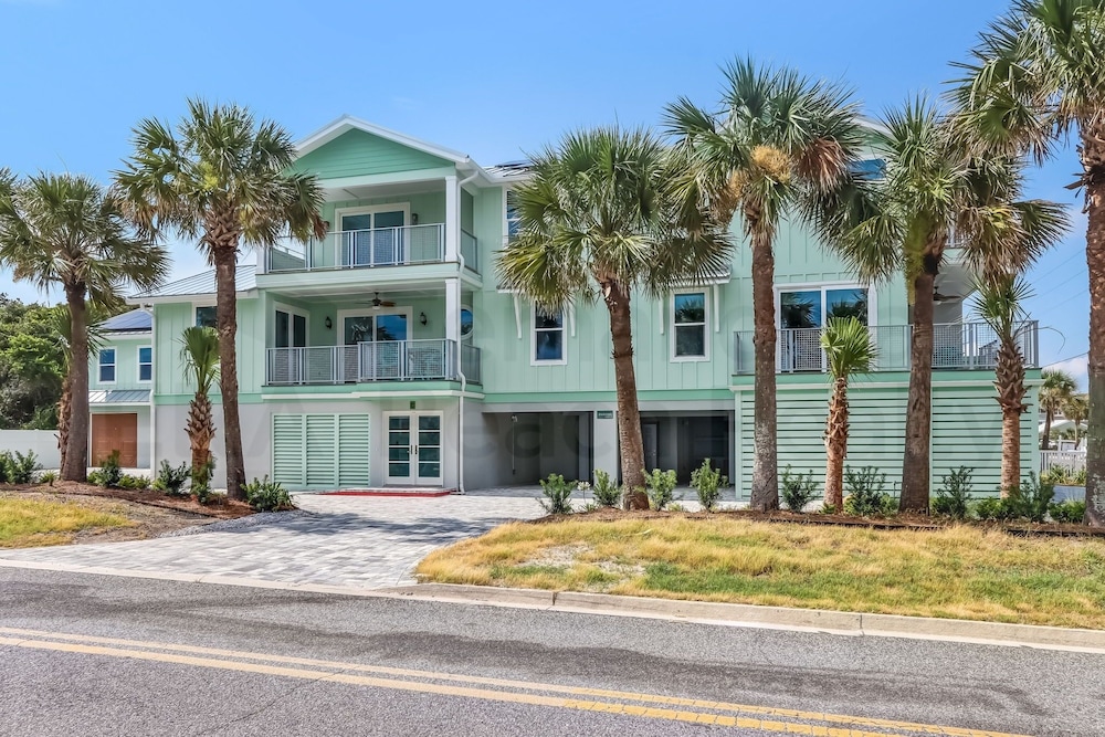 Kingsland Vacations - 391 S Fletcher Ave C 3 Bedroom Townhouse by RedAwning - Property Image 1