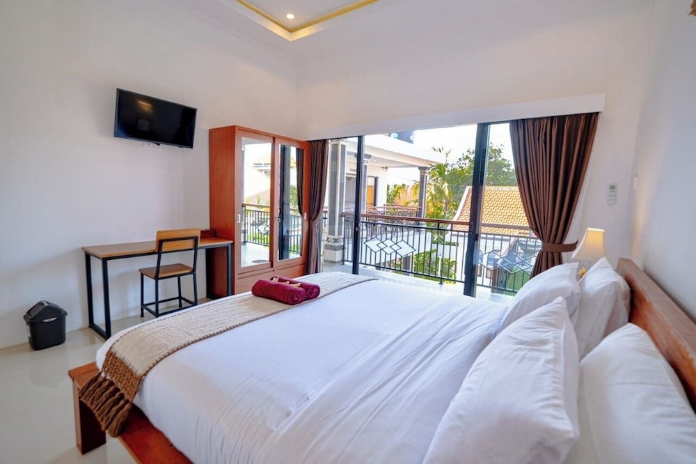 Crystal Flow Guest House & Apartment Canggu