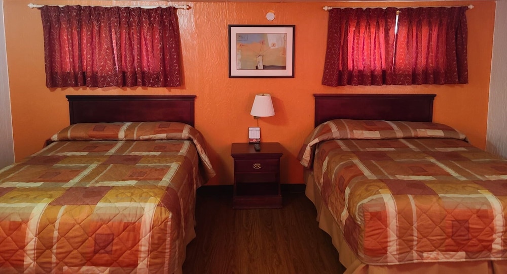 Paul's Motel view 4
