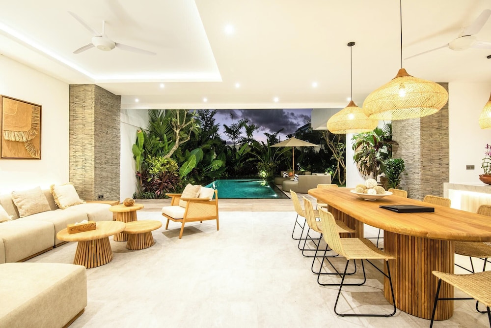 Brand New 4br Villa 400 to Finns Canggu