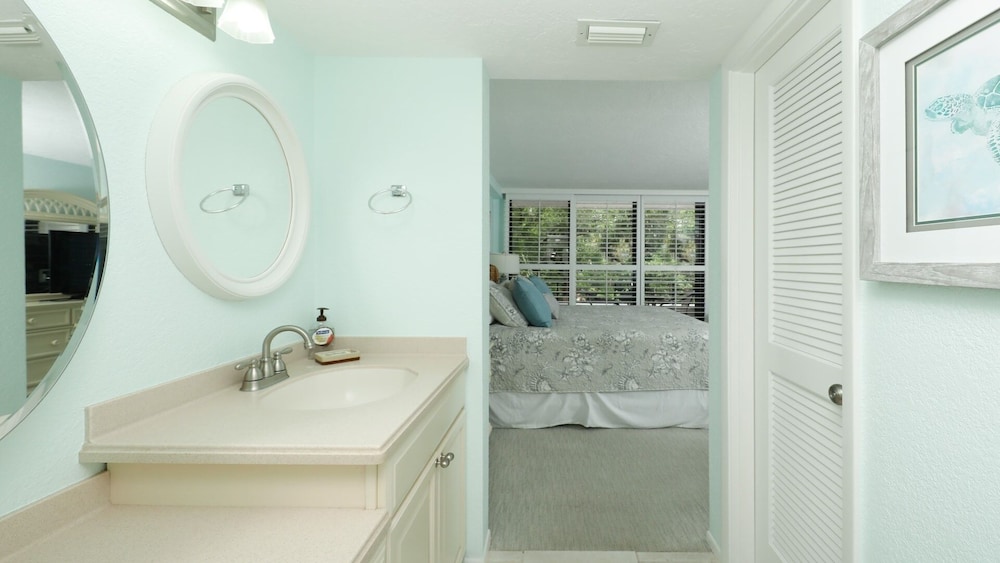 Anchorage Resort 2nd Floor 2 Bedroom Condo Facing IntraCoastal Waters 2 Condo