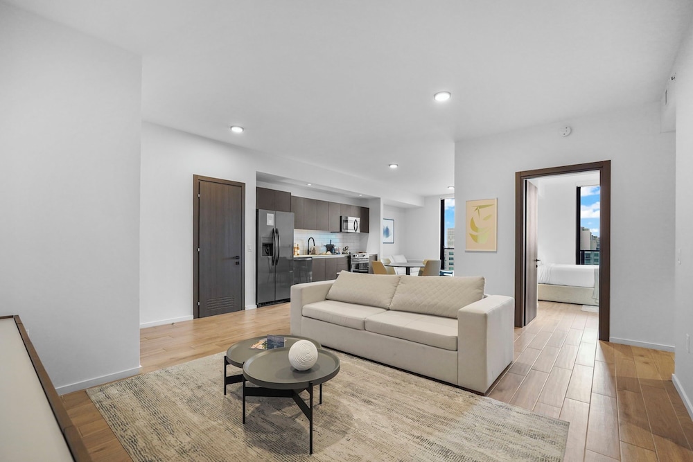 Bayside Apt with Stunning City Views