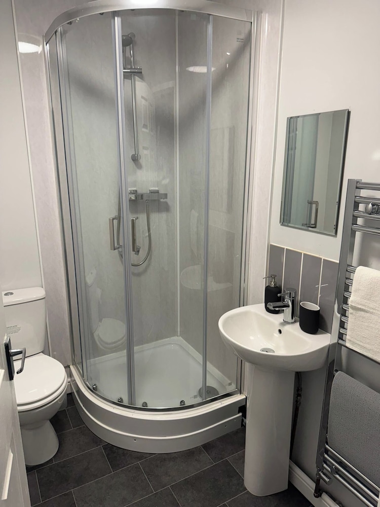 4 Bed Apartment in Warwick