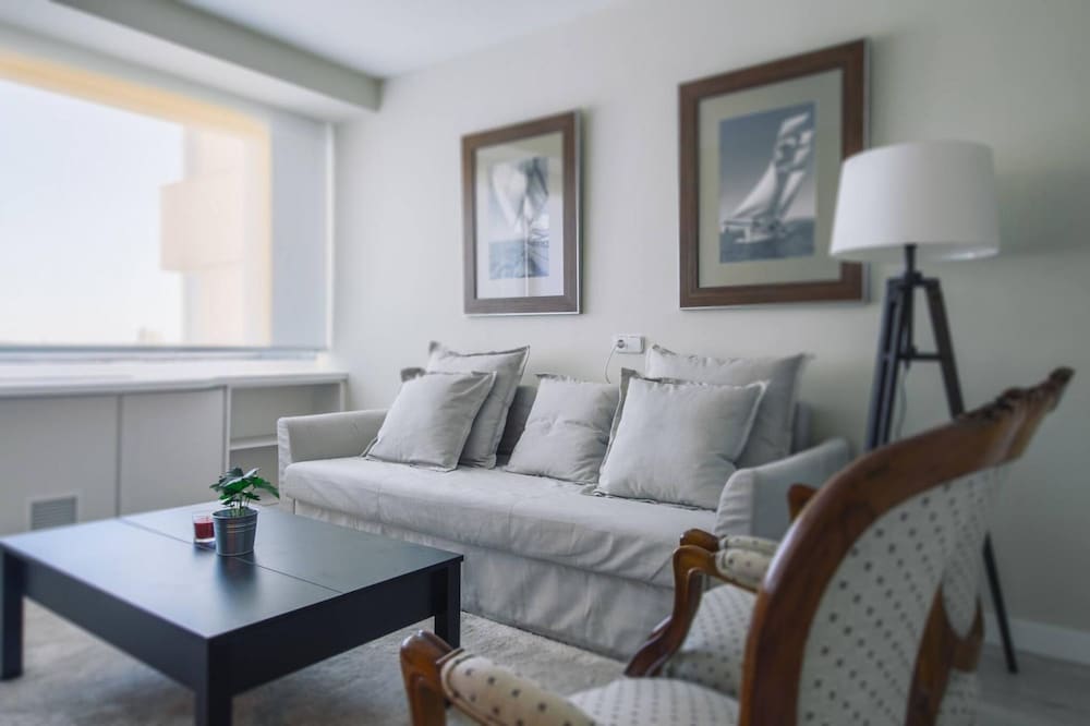 Colon 902 in Madrid With 1 Bedrooms and 1 Bathrooms