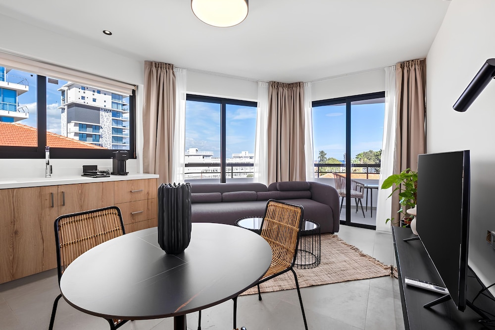 Finikoudes Marina View 201