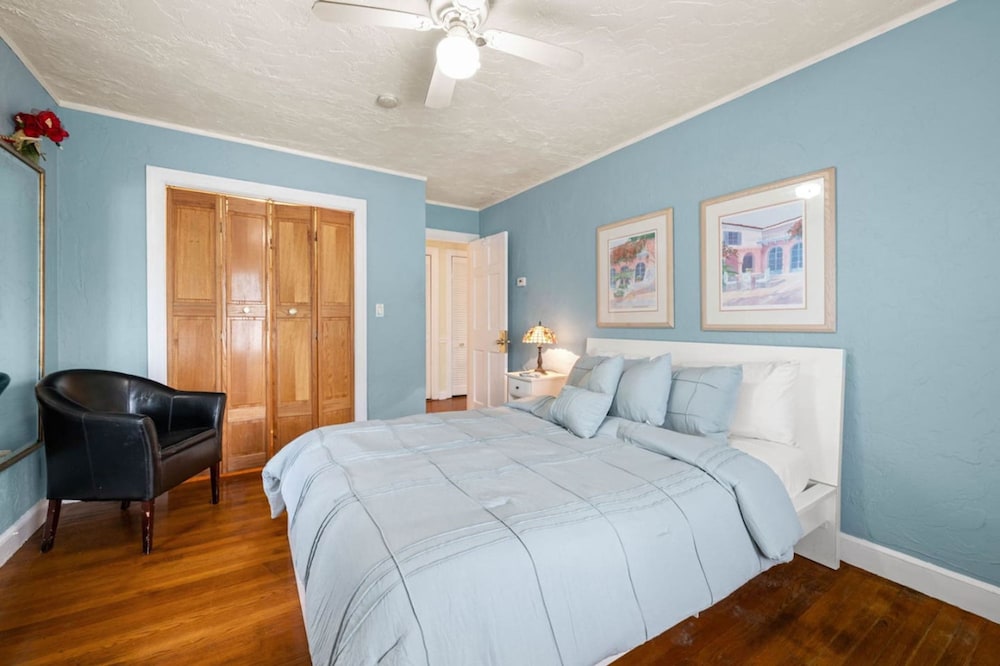 Coastal Charm Lobster Ch Teau