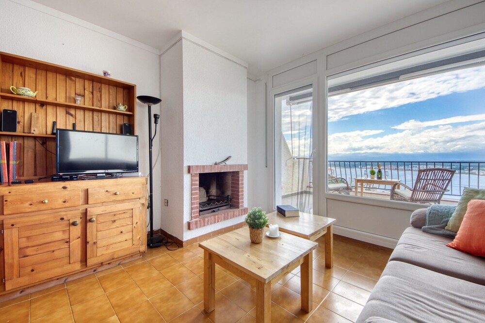 Apartment in Rosas Near Cap de Creus