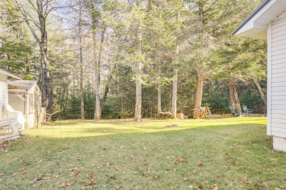 Year-round Chain of Lakes Retreat! Northwoods Home