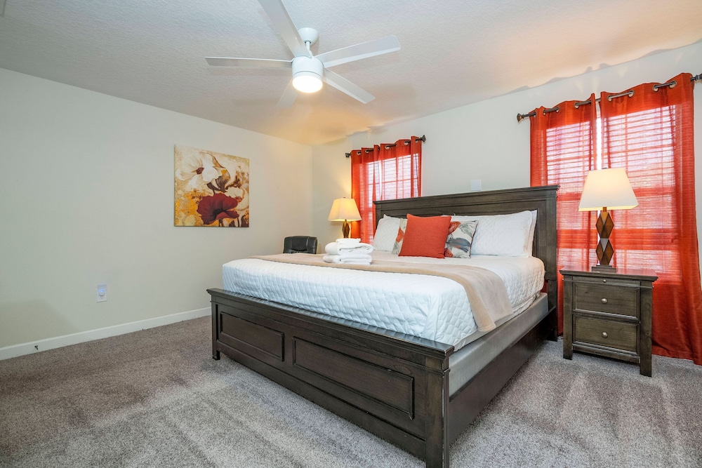 Storey Lake 4 BR With Private Pool