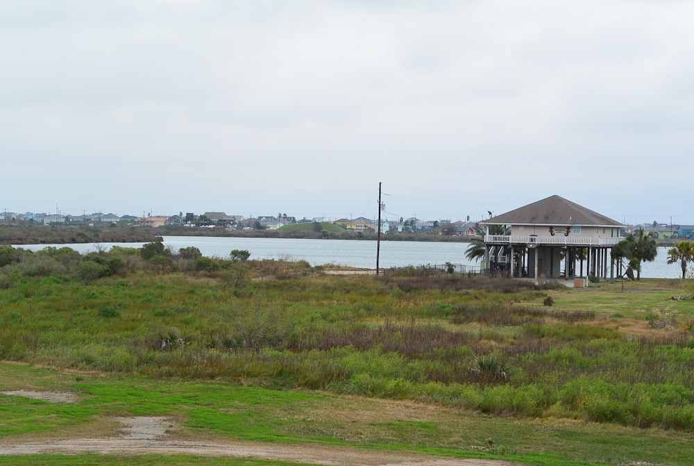 Private Pelican 2 Bedroom Home