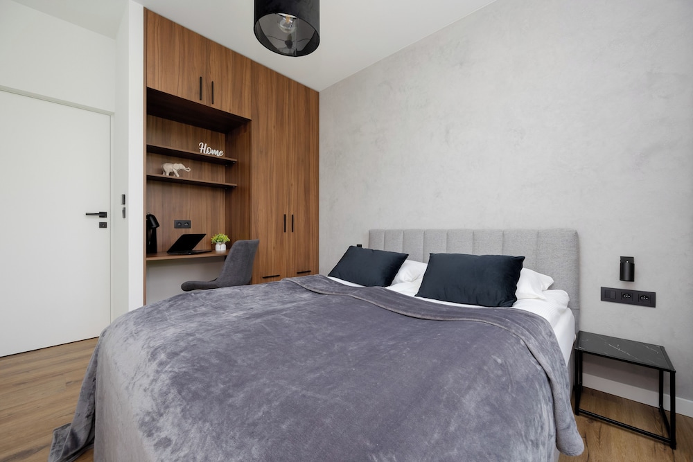 Apartment With Parking by Renters view 4