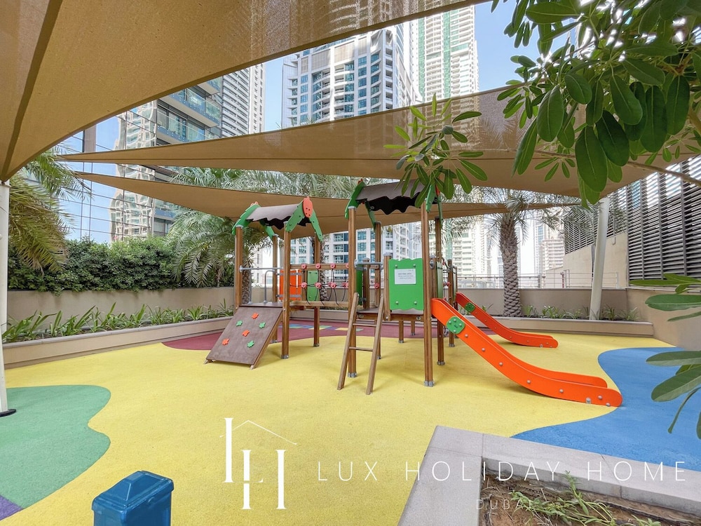 LUX The Marina Gate Sea View Suite 2