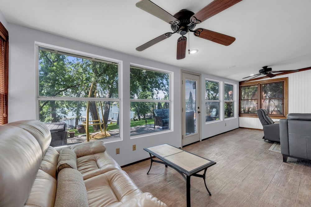 River Oaks Place