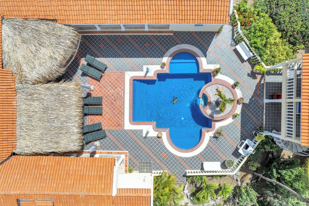 La Pura Vista Resort