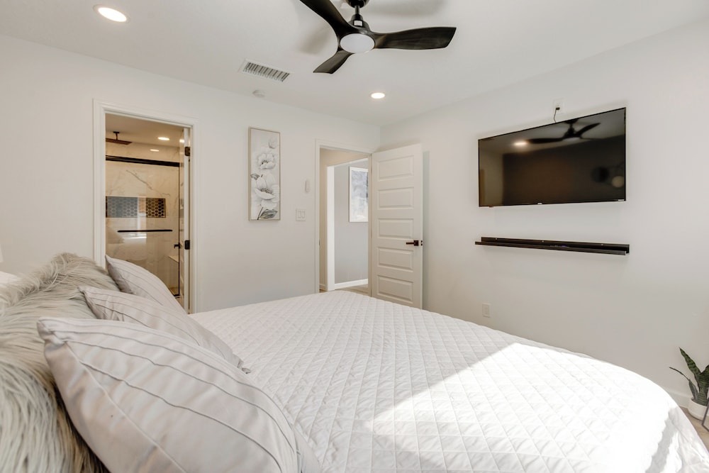 Updated Home w/ Hot Tub in Houston's Northside!