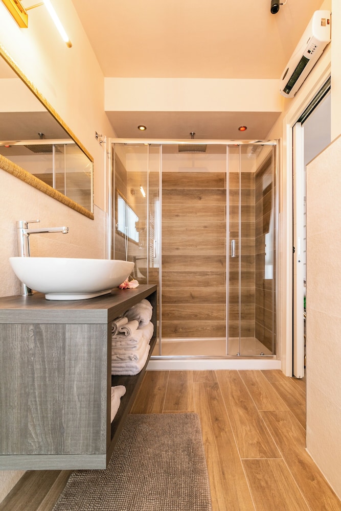 4 Star Suite SPA