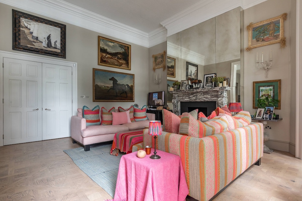 Chelsea Embankment III by Onefinestay