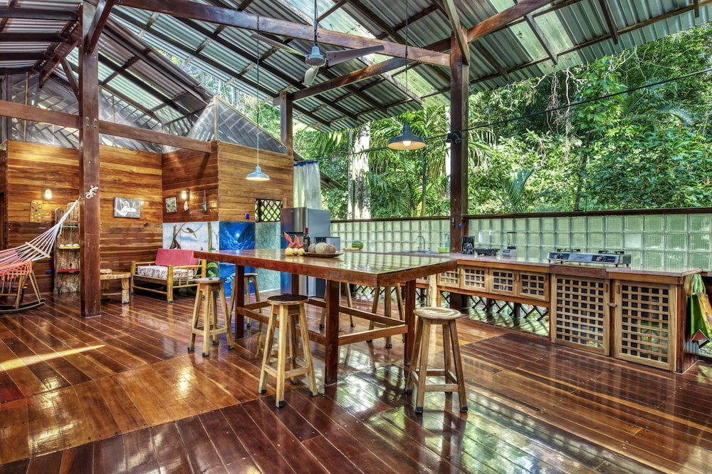 Congo Bongo EcoVillage Costa Rica