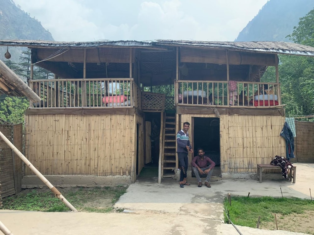 Goroomgo Kasol Huts Kullu view 4