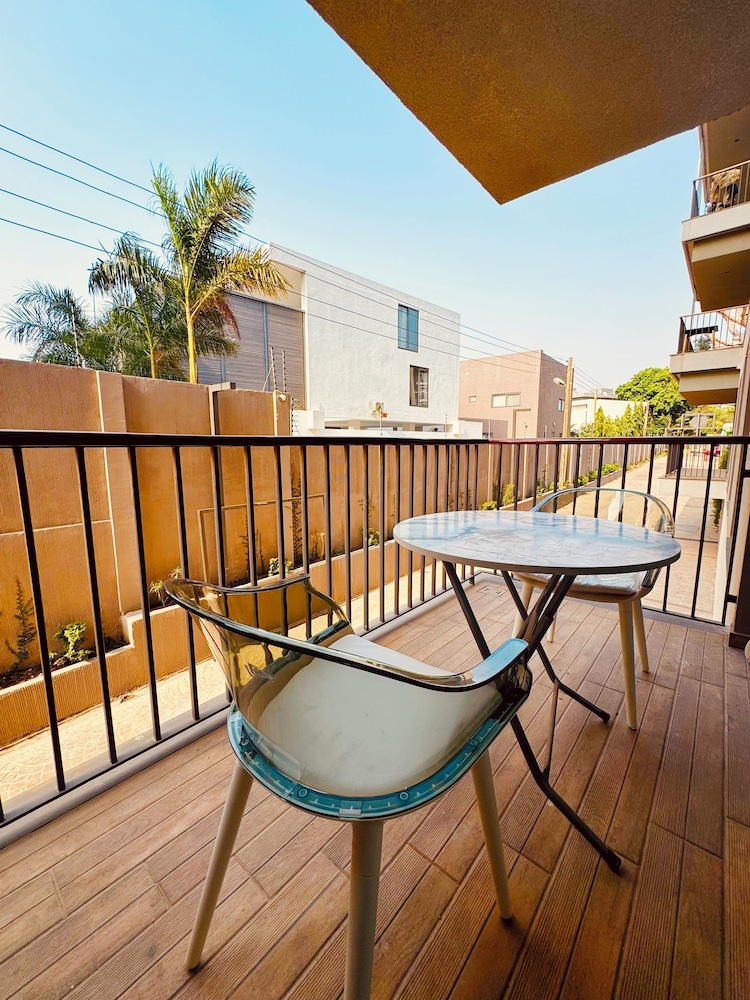 Elite Luxury Suites at Diamond in City