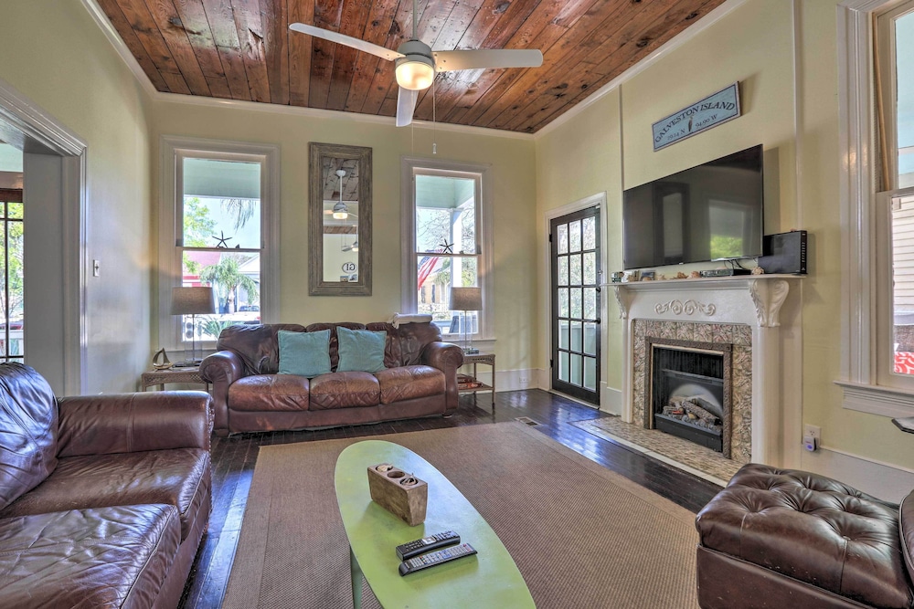 Historic Galveston Hideaway, Walk to the Beach!