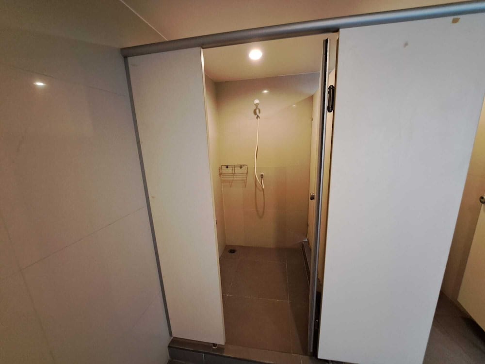 5A - 2 Bedroom Downtown Apartment With Shared Pool