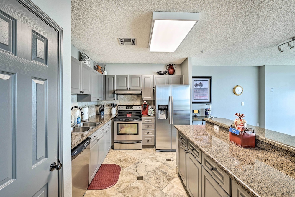 Shop & Dine: Fort Worth Condo w/ Racetrack Views!