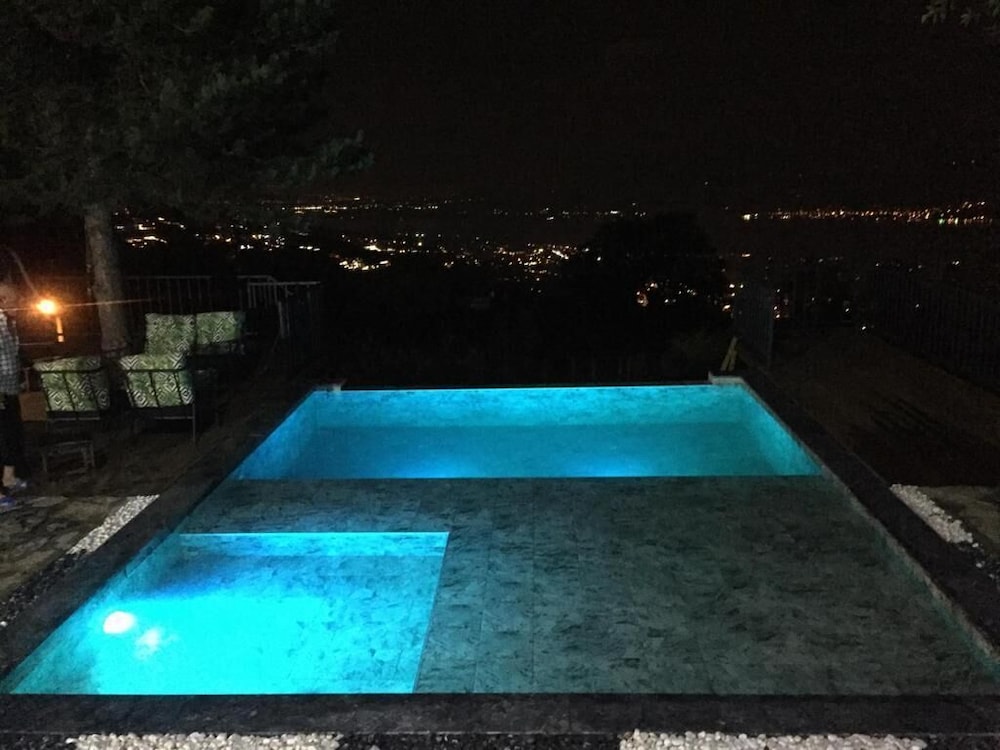 Sapanca mavi yeşil köy evi