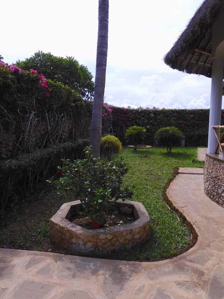Queen K Cottages At Chrystal Homes