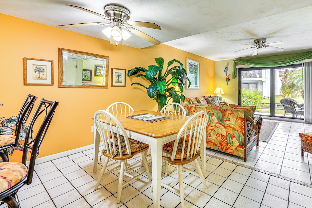 Community Pool: St Augustine Condo Near Beaches