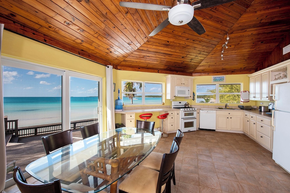Banks Road Bliss: Luxury Estate With Pool