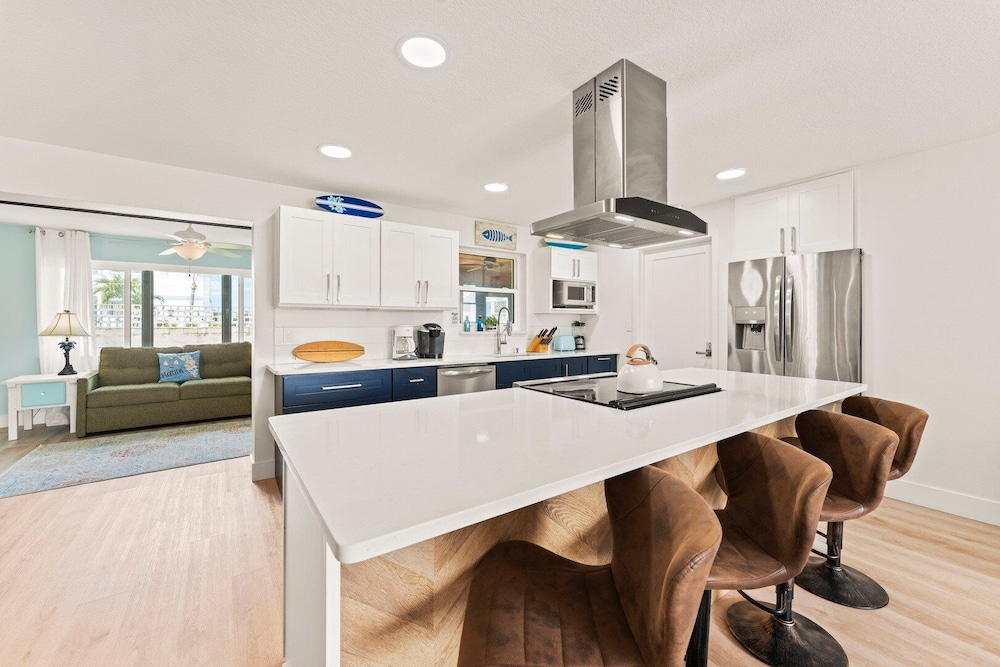 384 Harbor Drive