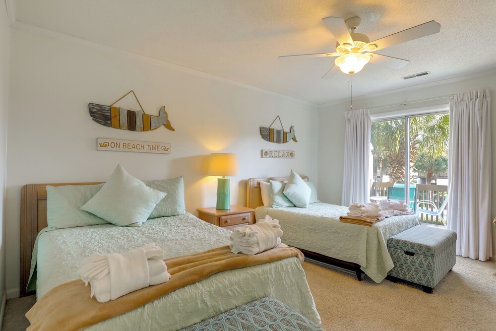 650 Feet to the Beach! Arcadian Shores Townhome