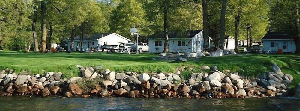 Red Door Resort & Motel
